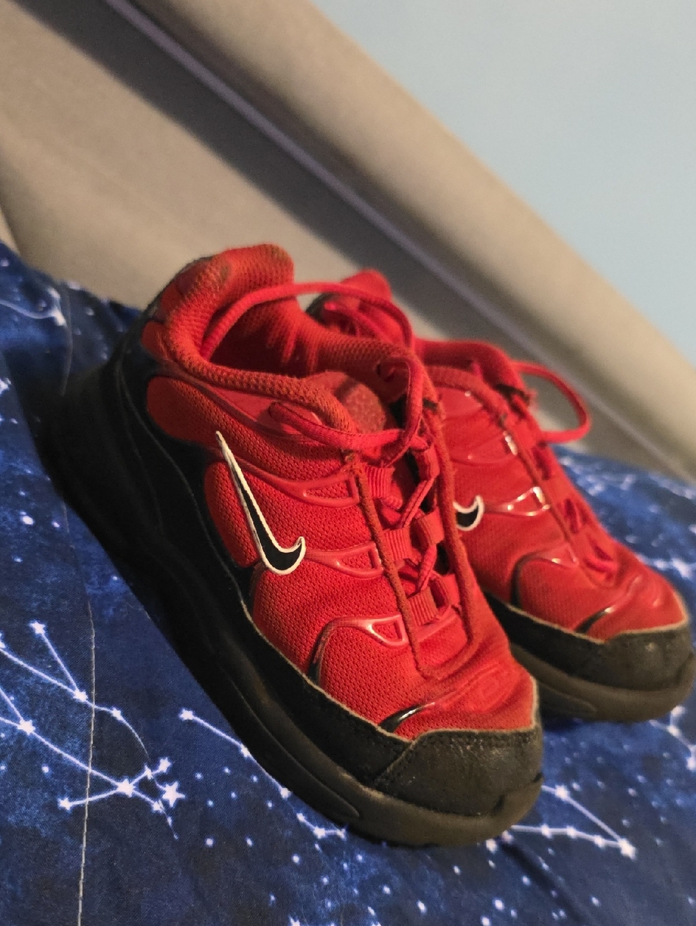 Nike AirMax Kids Red and Black Low-Top Sneakers